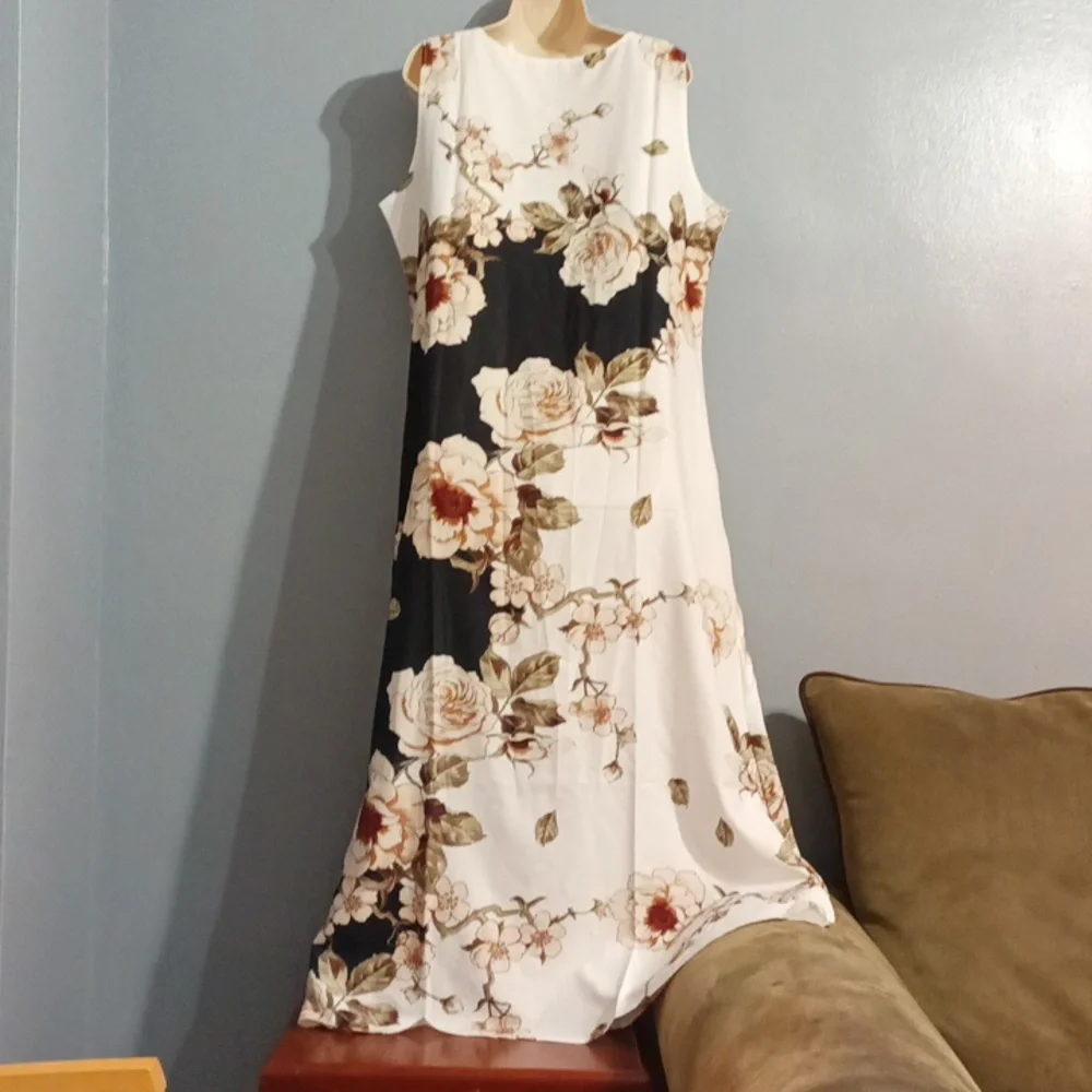 White & black floral print Maxi dress size 2XL new in package - Picture 13 of 17